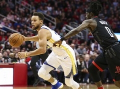 "Warriors" uzvar Hjūstonā, Oklahomsitijas "OK3" samet 82 punktus Losandželosā