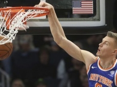 Porziņģa "double-double" un Hārdeveja atgriešanās neglābj "Knicks" no zaudējuma
