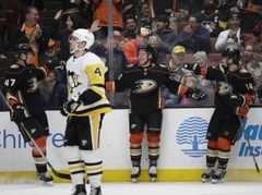 "Ducks" iemet četrus trešdaļā un pārtrauc "Penguins" sēriju, "Bruins" sagādā vilšanos Žiljēnam