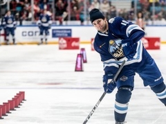 KHL trešais rezultatīvākais hokejists Vejs pamet ''Barys'' un pārceļas uz Šveici