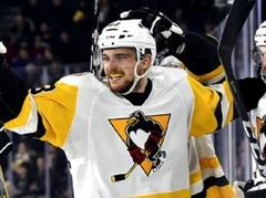 Stenlija kausa īpašniece "Penguins" pirmoreiz uz NHL izsauc rezultatīvo Bļugeru