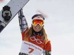 Kalnu slēpošanas sensācija Ledecka triumfē arī snovborda milzu slalomā