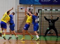 Latvijas handbola čempionātā principiālas cīņas