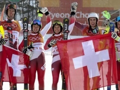Šveice pārspēj Austriju kalnu slēpošanas komandu sacensību finālā