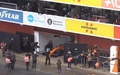 Video: Barselonas F1 trasē snieg, Rikjardo izbrauc grants joslā