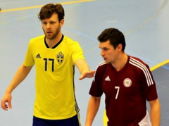 Latvija atspēlējas no 0:3, tomēr 14 vārtu trillerī vēlreiz zaudē Zviedrijā