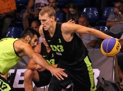 FIBA 3x3 basketbola pasaules ranga labāko divdesmitniekā Miezis un Čavars