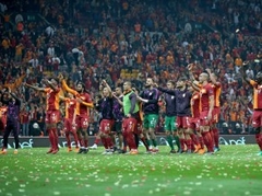 "Galatasaray" futbolisti 21.reizi triumfē Turcijas čempionātā