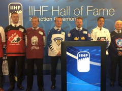 Lipmans saņem IIHF apbalvojumu par ieguldījumu Latvijas hokeja attīstībā