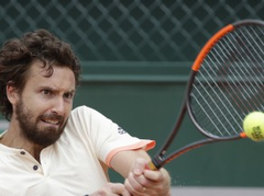 Gulbis atspēlējas un pēc gada pārtraukuma pārvar "French Open" pirmo kārtu