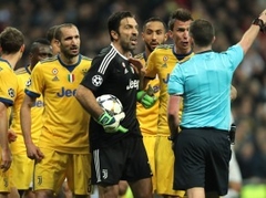 Bufonam par tiesneša kritizēšanu UEFA piešķir trīs spēļu diskvalifikāciju