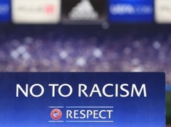 UEFA soda "Atletico" par rasistiska plakāta parādīšanu Eiropas līgas finālspēlē