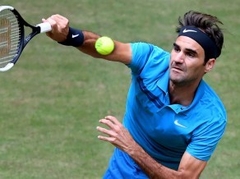 Atspēlējot divas mačbumbas, Federers izglābjas no zaudējuma pret Pēru