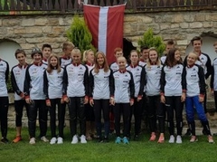 Latvijas orientieristēm trīs vietas desmitniekā Eiropas jauniešu čempionātā