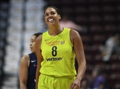 Traka, traka diena WNBA: austrāliete Kembedža samet 53 punktus