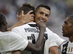 Ronaldu neveiksmi izlabo Mandžukičs, "Juventus" Turīnā apspēlē "Lazio"