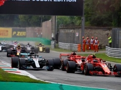 "Mercedes" prasa atļaut trešās mašīnas F1 debitantu vajadzībām