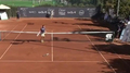 Video: Tenisists izsper caurumu tiesneša "tornī" un tiek diskvalificēts