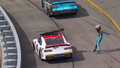 Video: NASCAR pilots pēc avārijas nolauzto bamperi met pa konkurenta mašīnu