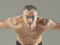 Paralimpietis Jānis Plotnieks kvalificējas finālam peldēšanā