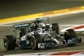 Iespaidīgajā "Mercedes" divcīņā Bahreinā triumfē Hamiltons