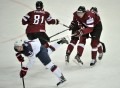 Latvijas hokeja izlase dramatisma pilnā mačā uzvar arī ASV izlasi