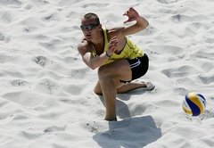 Latvijas pludmales volejbolisti ar mainīgām sekmēm sāk Pekinas 'Grand Slam'