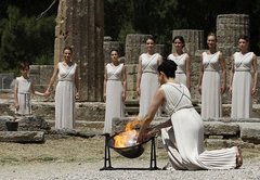 Senajā Olimpijā iedegta Londonas olimpisko spēļu uguns