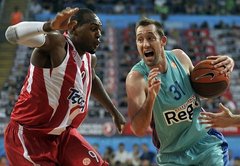 'Olympiacos' basketbolisti neļauj 'Barcelona' iekļūt Eirolīgas finālā