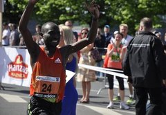 Kenijas skrējējs Kipkorirs un Aleksandrova no Krievijas uzvar Rīgas maratonā
