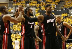 Veids un Džeimss ieved 'Heat' NBA pusfinālā