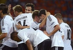 Gomesa divi gūtie vārti nodrošina Vācijai otro uzvaru