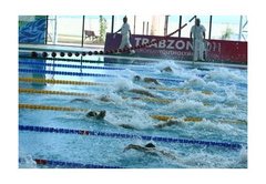 Latvijas čempionātā peldēšanā sadalīti jau 24 medaļu komplekti