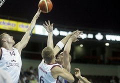 Latvijas vīriešu basketbola izlase pēc pirmā puslaika uzvar Kipru