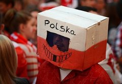 Tūkstoši Polijas futbola fanu ālējas Liepājā (16:39)