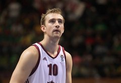 Latvijas vīriešu basketbola izlase ar zaudējumu pret Itāliju sāk pārbaudes spēļu turnīru Polijā