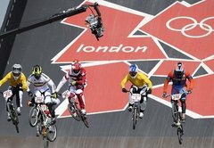 Štrombergs iekļūst BMX finālā; Veide un Treimanis izstājas pusfinālā