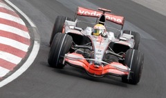 Hamiltons uzvar F-1 Malaizijas «Grand Prix» izcīņā