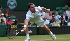 Ernests Gulbis Vimbldonā spēlē pret Sergiju Stahovski (4-5, teksta tiešraide)