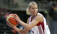 Basketboliste Jēkabsone-Žogota pietuvojas WNBA čempiones titulam