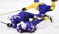 Francijas hokejisti pirms spēles ar Latviju pēdējā trešdaļā piekāpjas zviedriem