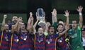 «Barcelona» futbolisti deviņu vārtu spēlē izcīna UEFA Superkausu