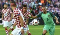 VIDEO: Portugāles un Horvātijas futbolisti astotdaļfināla puslaiku aizvada piesardzīgi