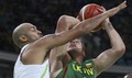 Lietuvas basketbolisti Rio dramatiskā cīņā uzvar mājiniekus