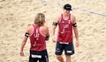 Samoilovs un Šmēdiņš ar grūtu uzvaru sāk Pasaules kausa finālturnīru pludmales volejbolā