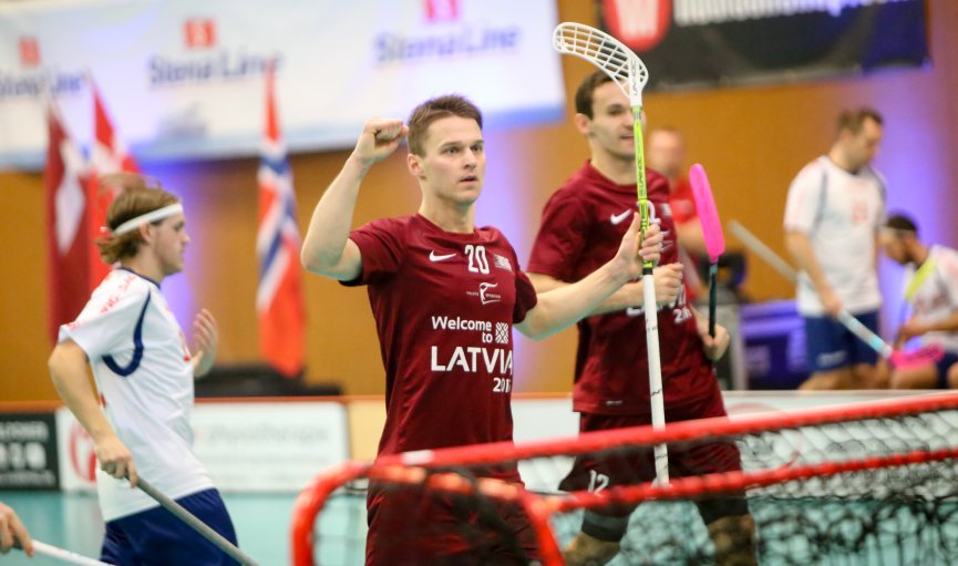 «Nedēļas nagla» sportā: Florbols svin svētkus pasaules čempionātā Rīgā