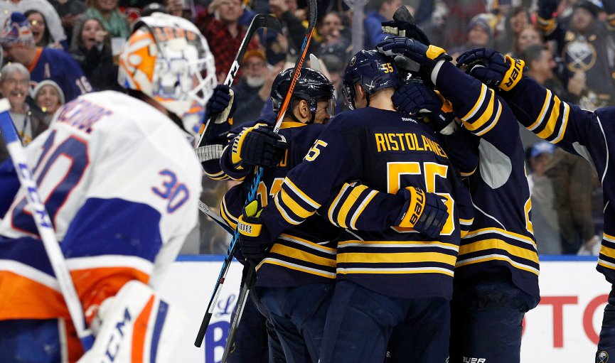 Girgensona Bufalo «Sabres» pagarinājumā uzvar NHL konferences pastarīšu duelī