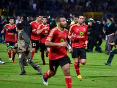 Ēģiptē nekārtībās pēc futbola spēles bojā gājuši vairāk kā 70 cilvēki