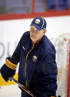 Divu NHL klubu treneri guvuši savainojumus komandu treniņā