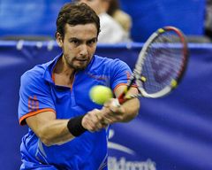 Gulbis Memfisas turnīrā zaudē 1.kārtā, Dekmeijere tiek pusfinālā